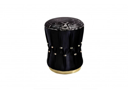 Elegant black metal chair for living room decoration