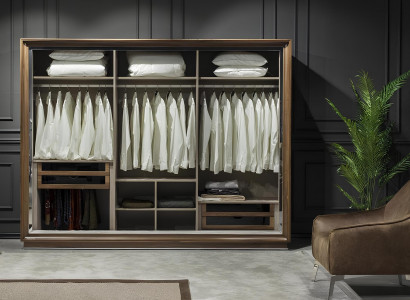 Elegant bedroom furniture set in 6 parts.