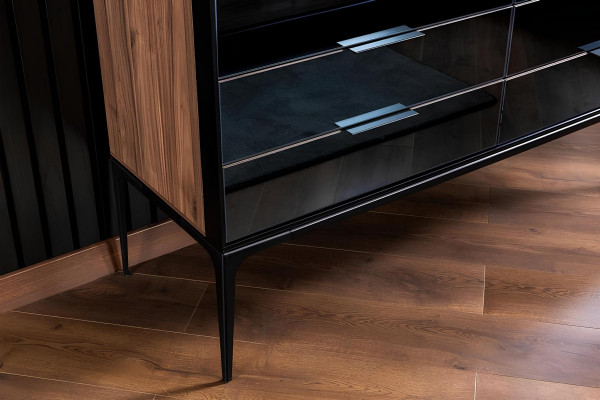 Complete bedding set Perfect with black bed and night lamp, 8 pieces.