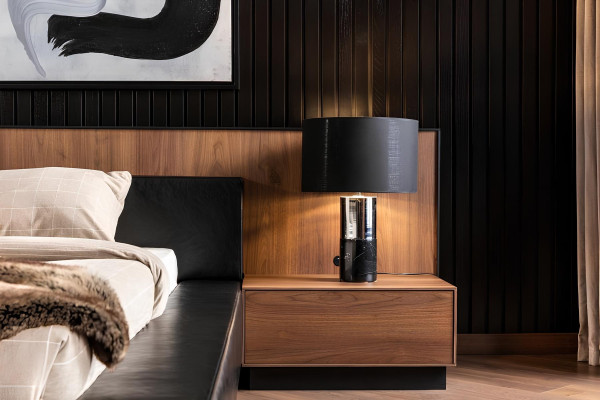 5-piece bedroom furniture set with bed, night lamp, and chest of drawers