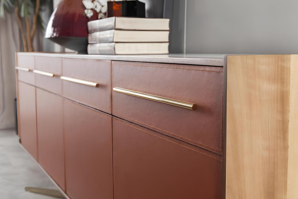 Table and chairs for 6 people