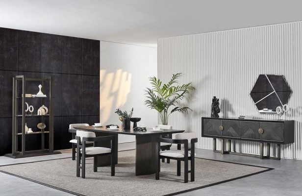 Elegant dining table with 4 chairs and console