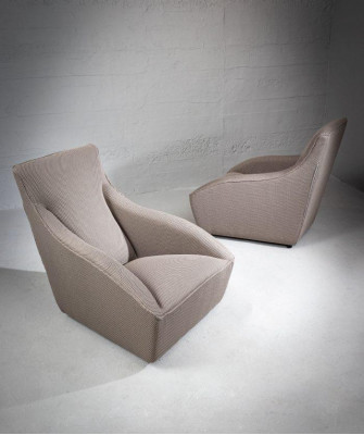 Stylish Cozy Club Chair with Velvet Cover for Stylish Living Rooms