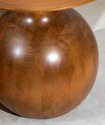 Elegant side table made of solid wood for stylish accents in the living room.