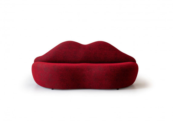 Designer 3-seater sofa red color in the shape of lips stylish seat cushion