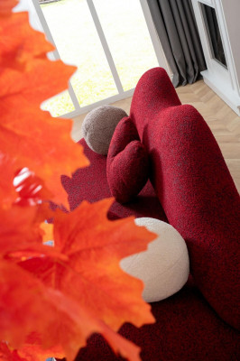 Designer 3-seater sofa red color in the shape of lips stylish seat cushion