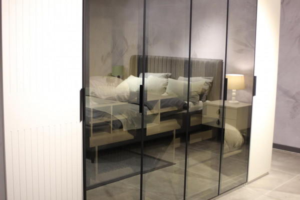 New and Modern Bedroom High-Quality Wardrobe with Elegant Design
