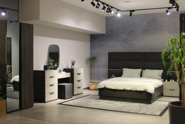 Design vanity table with mirror, luxury bedroom furniture, 3-piece stool set, new.
