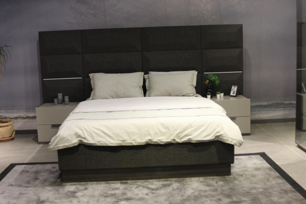 Luxury bedroom set designer bed with 2 nightstands, completely new 3 pieces.