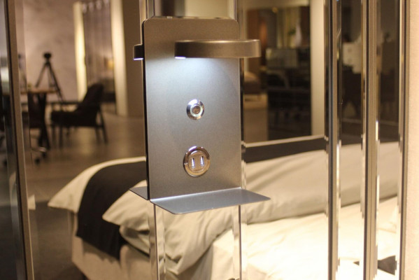 Exclusive luxurious bedroom set: bed, 2 nightstands & bench