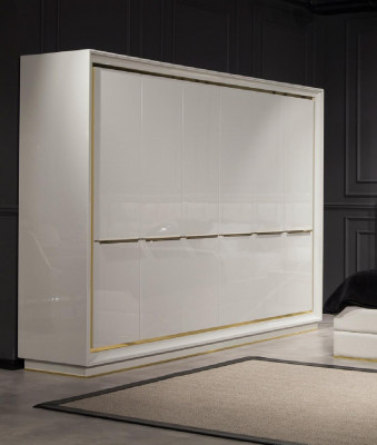 Modern Comfortable Wardrobe in White with Luxurious Storage Space