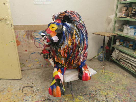 Abstract lion hand-painted figurines statues sculpture modern design lion garden