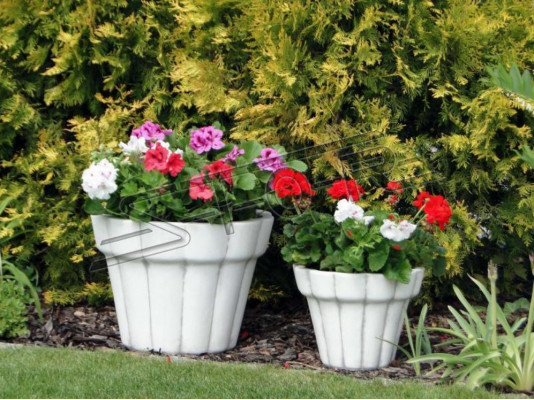 Flower basket, figures, flower vase, container, statue, garden, terrace, decoration