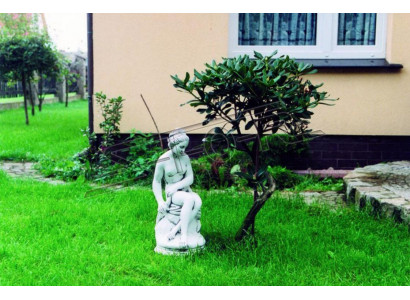 Ladies figure statue figures statues sculpture sculptures garden
