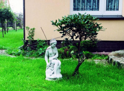 Ladies figure statue figures statues sculpture sculptures garden