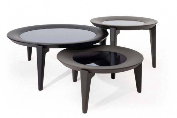 Perfect living room set consisting of a stylish pair of coffee tables and a side table.