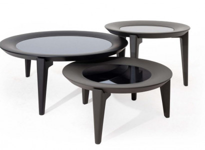 Perfect living room set consisting of a stylish pair of coffee tables and a side table.