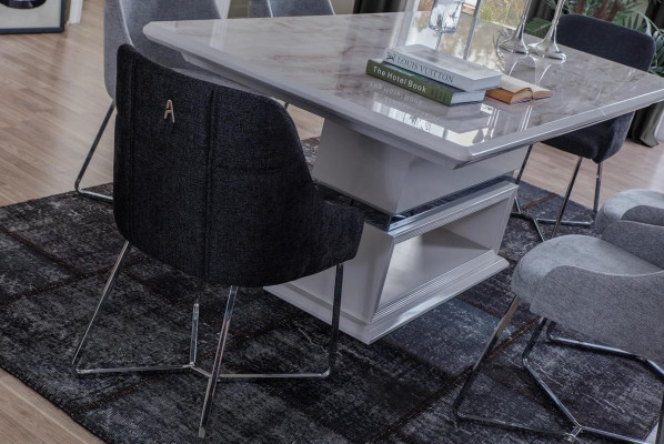 Exclusive dining room set consists of a 7-piece dining table and 6x new chairs.