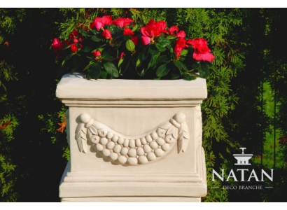 Flower basket, flower box, flower pot, terrace decoration, statue figures, garden.