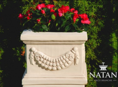 Flower basket, flower box, flower pot, terrace decoration, statue figures, garden.