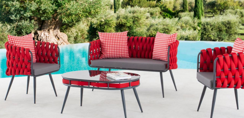 Red garden set luxury seating furniture table sofa patio couch 4-piece set.