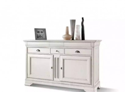 High-quality chest cabinet in classic Italian design