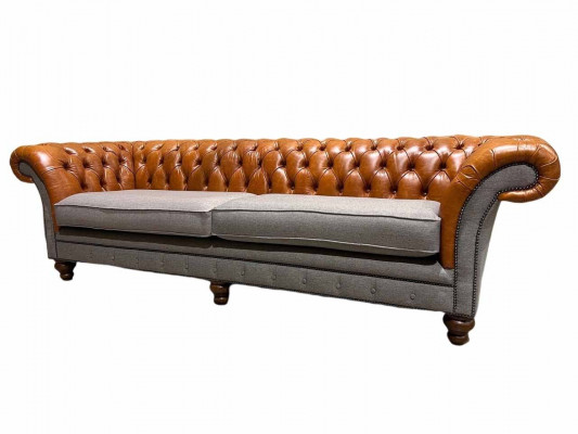 Classic 4-seater Chesterfield couch in brown - High-quality textile and elegant leather design