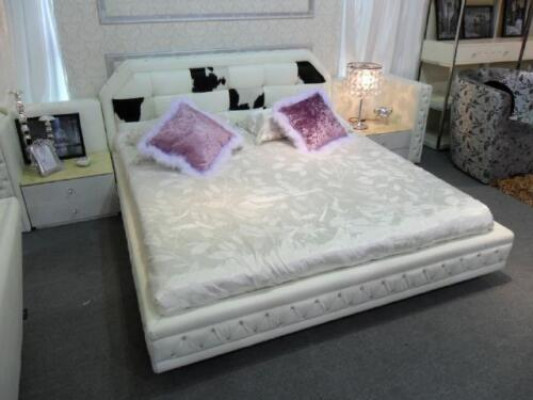 Luxury Bed Chesterfield Double Bed Genuine Leather with Pony Fur Beds White Furniture