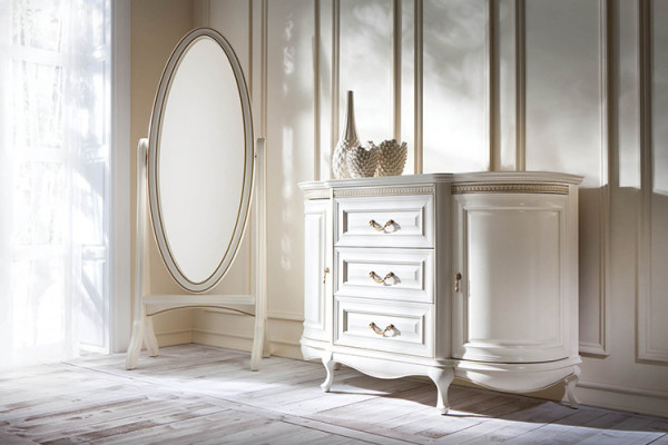 Classic dressing room with standing mirror and dresser - Verona