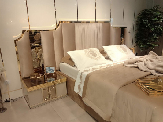 Bedroom Set Modern Luxury Bed 2x Nightstands Dresser with Mirror