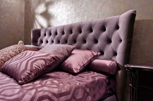 Bedroom Italian furniture set luxury Chesterfield 6-piece solid wood