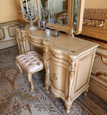 Luxury Vanity Table Mirror Dressing Table Beige Bedroom Set