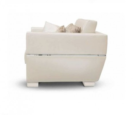 Beige elegance in focus: fabric armchair for a stylish living room ambiance