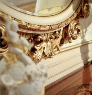 Wall mirror gold oval baroque living room design