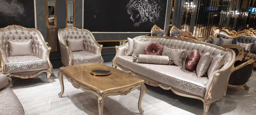 Chesterfield Baroque Three-Seater Couch Upholstered Furniture French Interior