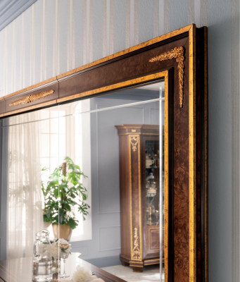 Complete dining room set: display cabinet, table, sideboard, mirror, set of 4 chairs.