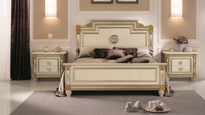 Bed + 2x Nightstands 3-piece Bedroom Set Designer Luxury Bedroom Baroque