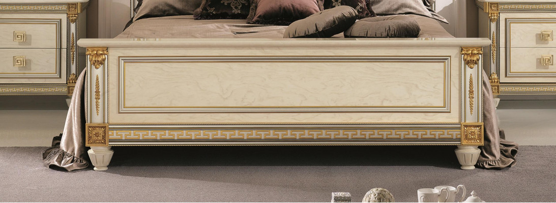 Bed + 2x Nightstands 3-piece Bedroom Set Designer Luxury Bedroom Baroque