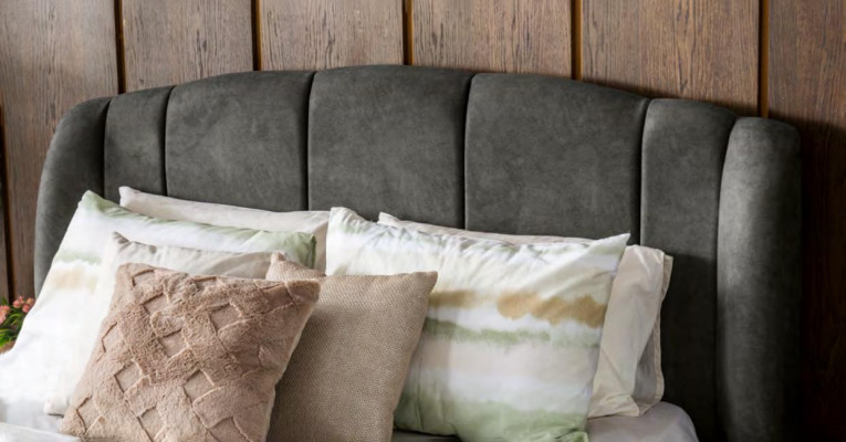 Luxurious Bedroom Set Luxury Complete Bed 2x Nightstand Modern 3-piece New