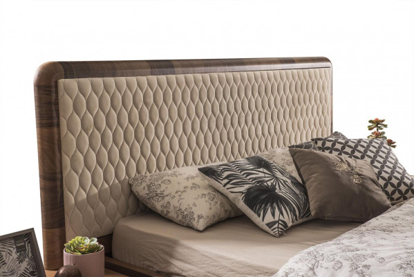 Classic bedroom set luxury brown bed nightstands dressing table