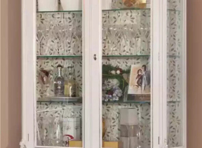 Luxurious white wooden display cabinet with classic furniture design cupboard vitrine.