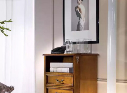 Classic chest of drawers wooden furniture brown living room 3 drawers design lamp