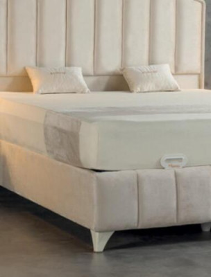 Bedroom Set Beige Metal Bed Luxury 2x Nightstands Elegant 3-piece Set