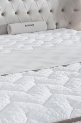 Bedroom Set White Box Spring Bed Chesterfield Elegant 2x Bedside Tables 3-piece.