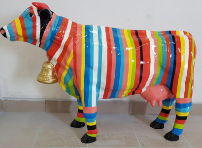 Designer Abstract Figure Modern Statue Cow Plastic Deco Garden Sculptures