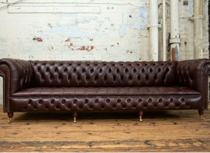 Brown Chesterfield 4-Seater Classic Luxury Baroque Rococo Sofa
