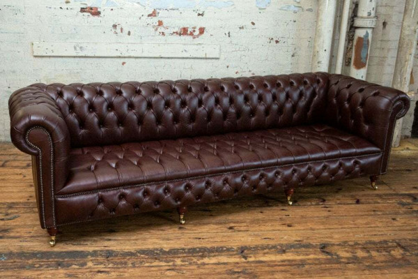 Brown Chesterfield 4-Seater Classic Luxury Baroque Rococo Sofa