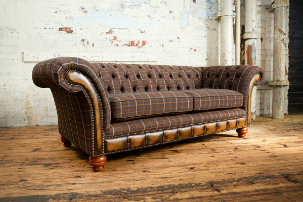 Classic Designer Brown Sofa Three-Seater Chesterfield Style Modern Couch