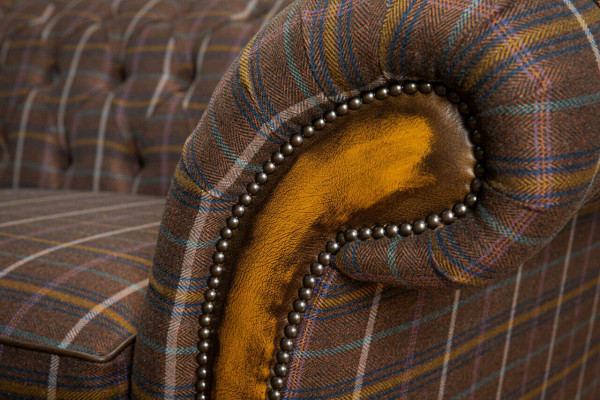 Classic Designer Brown Sofa Three-Seater Chesterfield Style Modern Couch