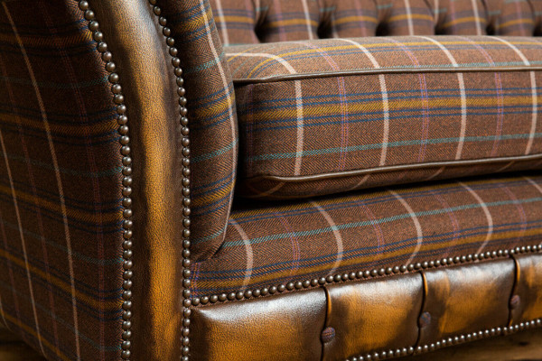 Classic Designer Brown Sofa Three-Seater Chesterfield Style Modern Couch